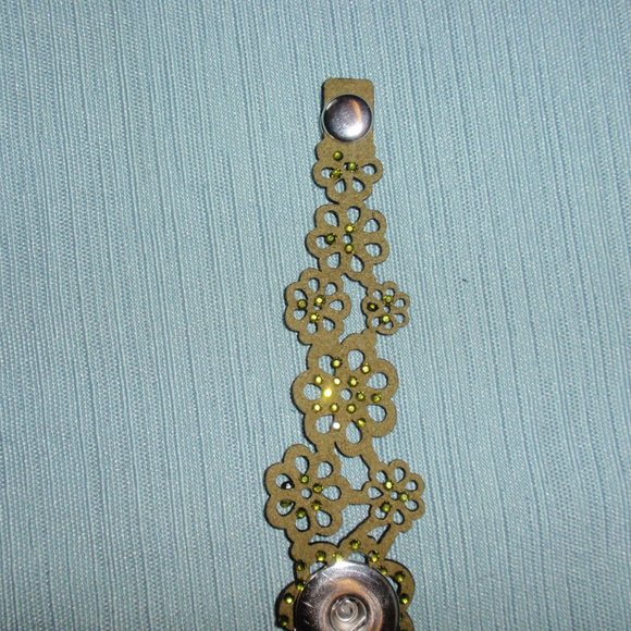 18mm Snap Bracelet Jewelry Bundle With 4 Snaps Rose Flowers - Picture 5 of 12